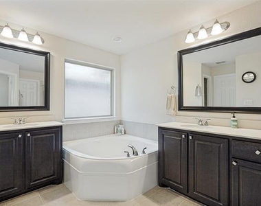 3712 Cobblecreek Drive - Photo Thumbnail 20