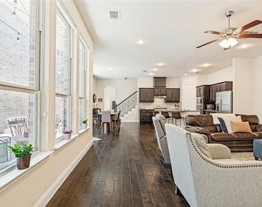 3712 Cobblecreek Drive - Photo Thumbnail 2