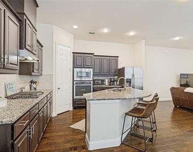 3712 Cobblecreek Drive - Photo Thumbnail 8