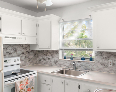 347 Windsor O - Photo Thumbnail 10