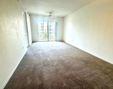 3600 Oaks Clubhouse Drive - Photo Thumbnail 4