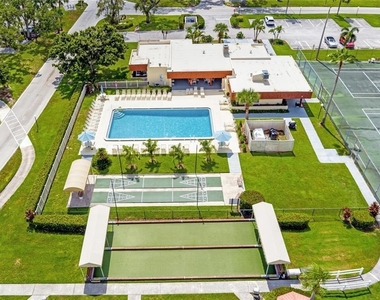 98 Spring Lake Drive - Photo Thumbnail 2