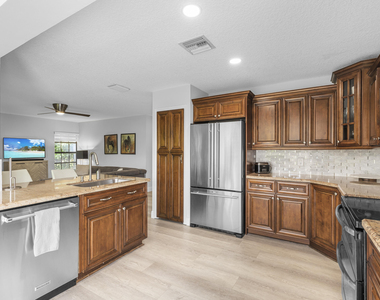 12715 Kingsway Road - Photo Thumbnail 25