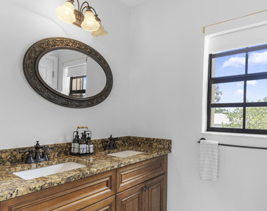 12715 Kingsway Road - Photo Thumbnail 41