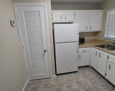 5168 Ne 6th Avenue - Photo Thumbnail 3