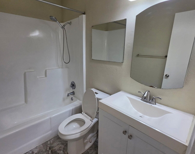 5168 Ne 6th Avenue - Photo Thumbnail 4