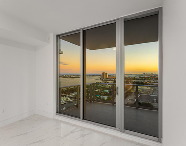 220 Lake Shore Drive - Photo Thumbnail 16