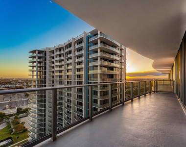 220 Lake Shore Drive - Photo Thumbnail 6