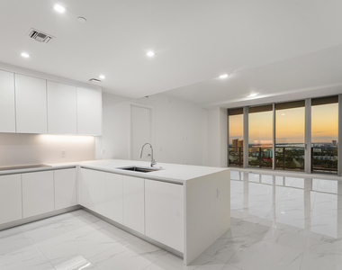 220 Lake Shore Drive - Photo Thumbnail 8