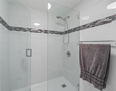 1830 Embassy Drive - Photo Thumbnail 13