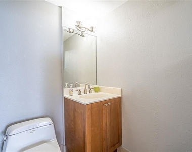 1830 Embassy Drive - Photo Thumbnail 8