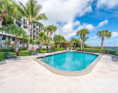1830 Embassy Drive - Photo Thumbnail 10