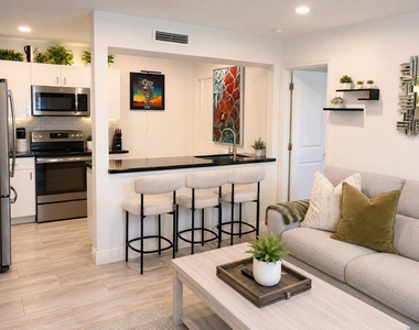 1437 Nw 4th Avenue - Photo Thumbnail 4