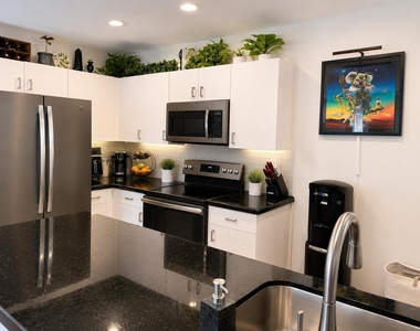 1437 Nw 4th Avenue - Photo Thumbnail 2