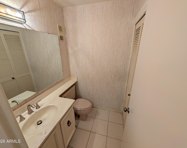 5650 N 78th Place - Photo Thumbnail 18