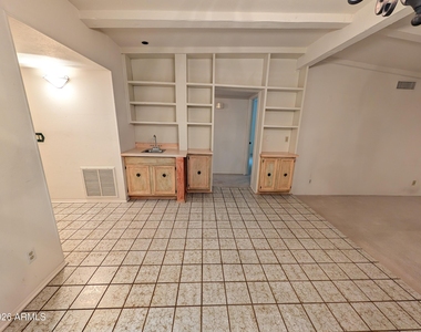 5650 N 78th Place - Photo Thumbnail 7