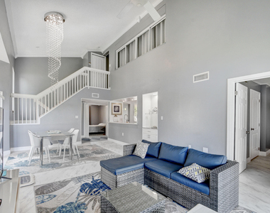 9204 Glenmoor Drive - Photo Thumbnail 12