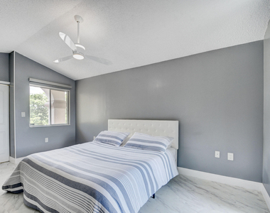 9204 Glenmoor Drive - Photo Thumbnail 24