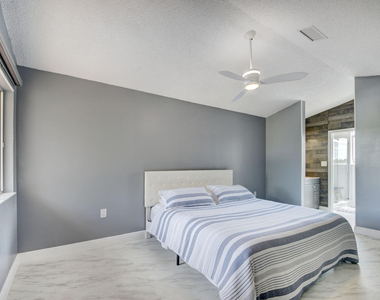 9204 Glenmoor Drive - Photo Thumbnail 23