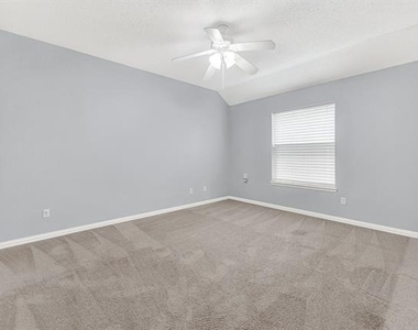 11201 Creekwood Drive - Photo Thumbnail 14