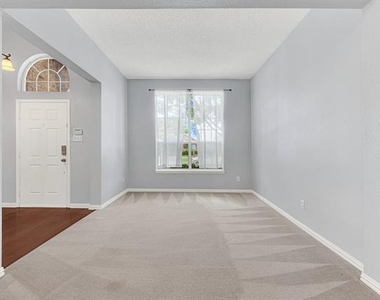 11201 Creekwood Drive - Photo Thumbnail 3