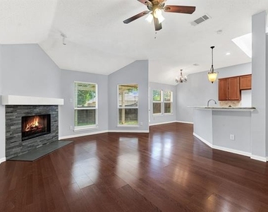 11201 Creekwood Drive - Photo Thumbnail 9
