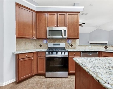 11201 Creekwood Drive - Photo Thumbnail 11