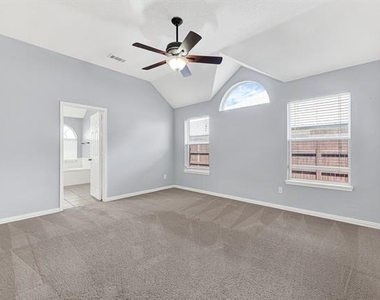 11201 Creekwood Drive - Photo Thumbnail 12