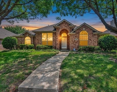 11201 Creekwood Drive - Photo Thumbnail 2