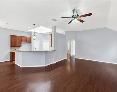 11201 Creekwood Drive - Photo Thumbnail 8