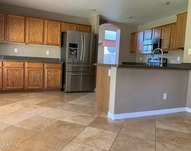 354 W Bolero Drive - Photo Thumbnail 4