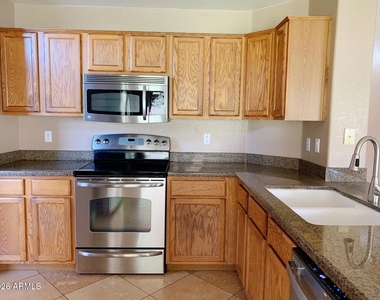 354 W Bolero Drive - Photo Thumbnail 5