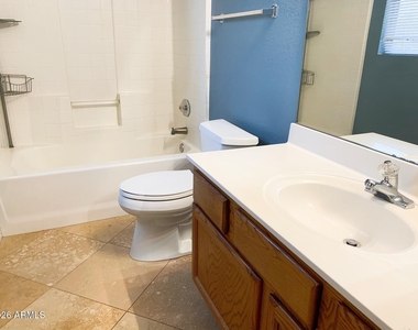 354 W Bolero Drive - Photo Thumbnail 7