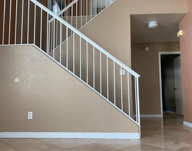 354 W Bolero Drive - Photo Thumbnail 3