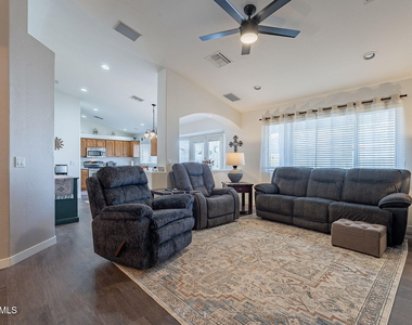 960 W Inca Drive - Photo Thumbnail 5