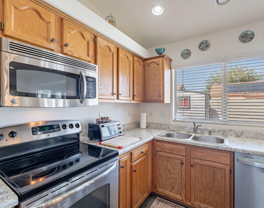 960 W Inca Drive - Photo Thumbnail 10