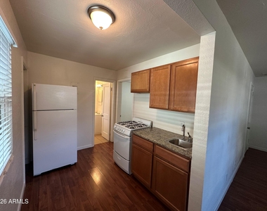 829 N 4th Avenue - Photo Thumbnail 9