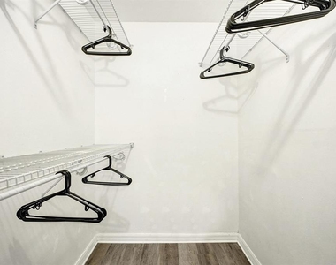 1125 Ne 16th Place - Photo Thumbnail 15