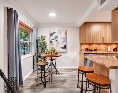 1125 Ne 16th Place - Photo Thumbnail 4