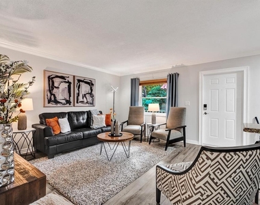 1125 Ne 16th Place - Photo Thumbnail 1