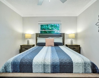 1125 Ne 16th Place - Photo Thumbnail 14