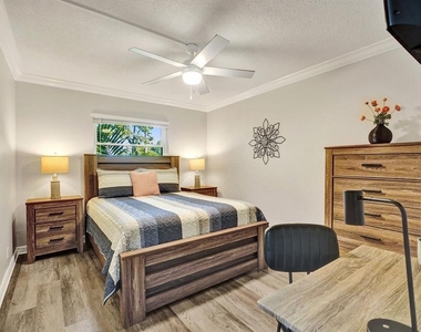 1125 Ne 16th Place - Photo Thumbnail 3