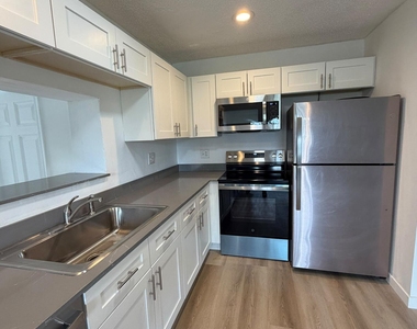 1117 Se 5th Street - Photo Thumbnail 4