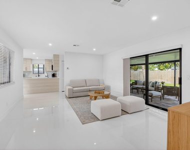 513 Lindell Boulevard - Photo Thumbnail 7