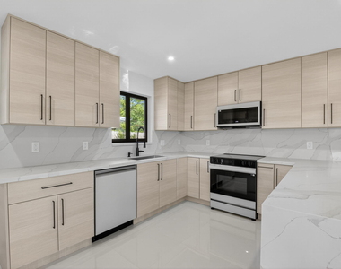 513 Lindell Boulevard - Photo Thumbnail 4