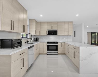 513 Lindell Boulevard - Photo Thumbnail 3