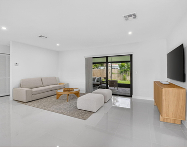 513 Lindell Boulevard - Photo Thumbnail 6
