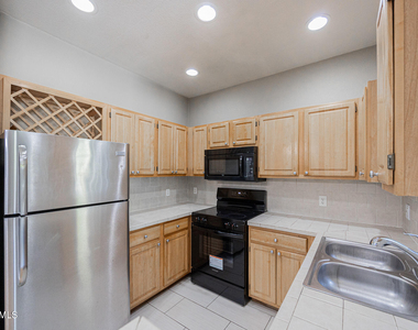 2929 W Yorkshire Drive - Photo Thumbnail 8