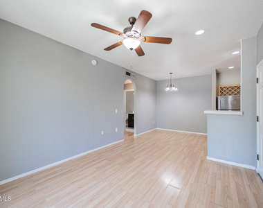 2929 W Yorkshire Drive - Photo Thumbnail 3