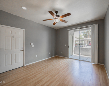 2929 W Yorkshire Drive - Photo Thumbnail 4